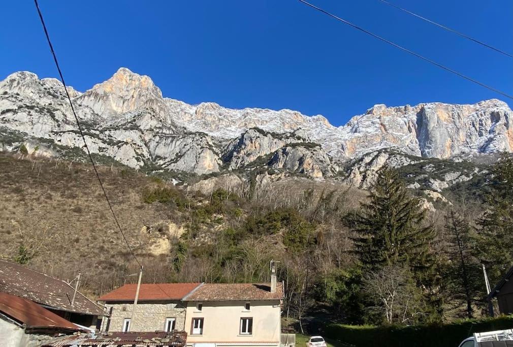 Entre La Montagne Et La Riviere Sinsat Exterior foto