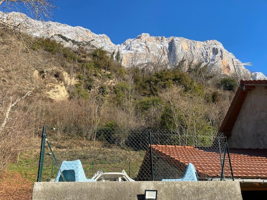 Entre La Montagne Et La Riviere Sinsat Exterior foto